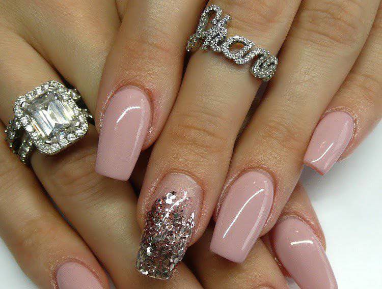 50 Elegant and Simple Nail Designs img 31