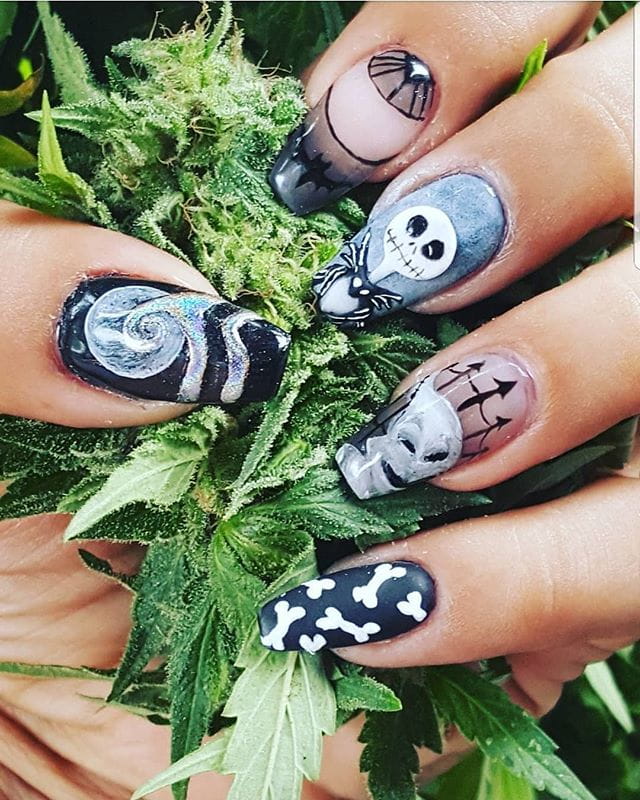 30 Cool and Easy Halloween nail art designs for Women img 16