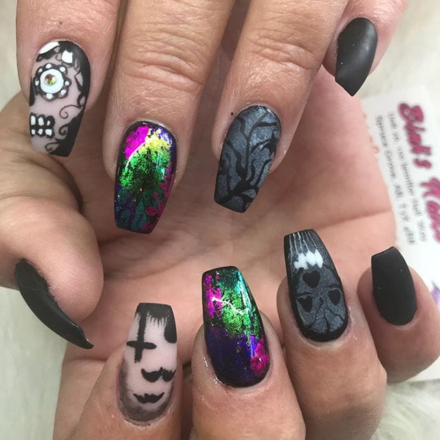 30 Cool and Easy Halloween nail art designs for Women img 21