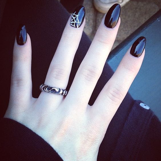 30 Cool and Easy Halloween nail art designs for Women img 28