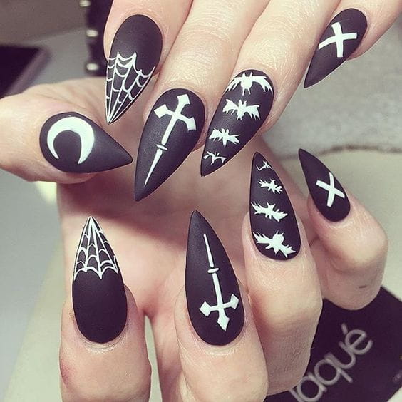 30 Cool and Easy Halloween nail art designs for Women img 30