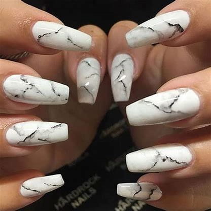 33 Fabulous Marble Nails You Need to See img 19