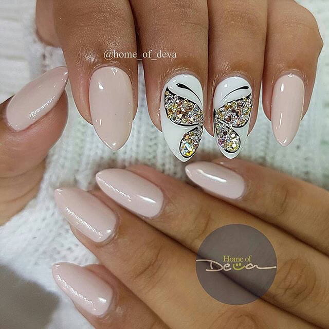 50+ Gorgeous Almond Acrylic Nails You Won't Resist img 24