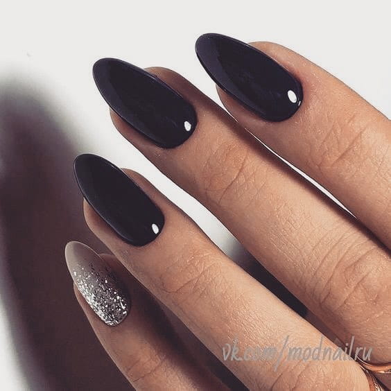 50+ Gorgeous Almond Acrylic Nails You Won't Resist img 25