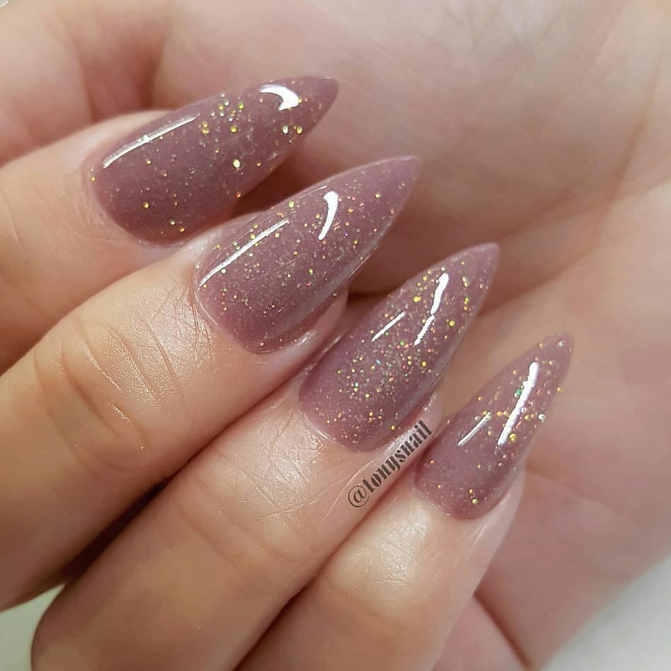 50+ Gorgeous Almond Acrylic Nails You Won't Resist img 38