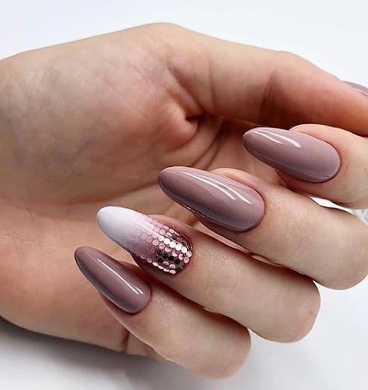 50+ Gorgeous Almond Acrylic Nails You Won't Resist img 39