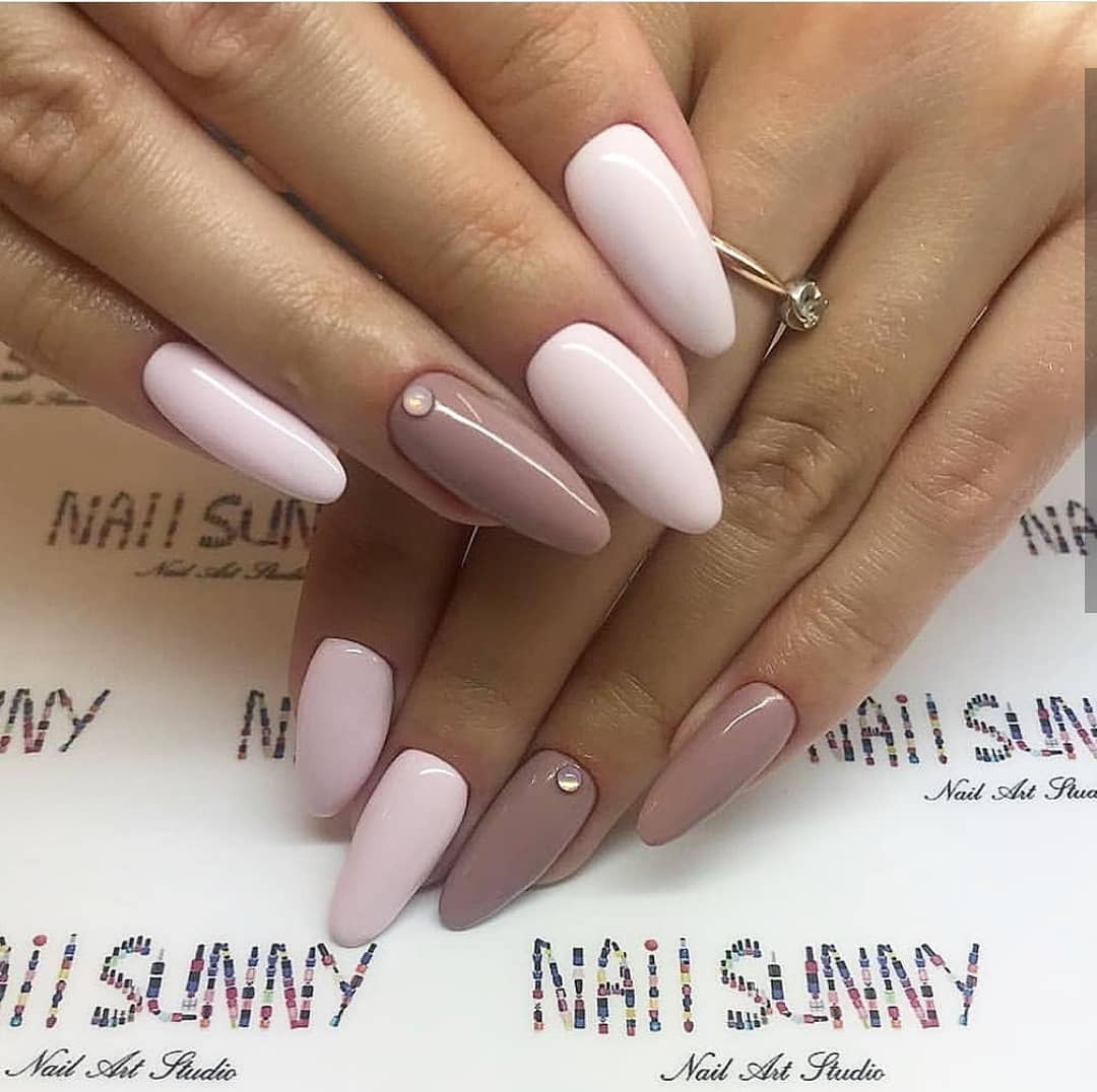 50+ Gorgeous Almond Acrylic Nails You Won't Resist img 41