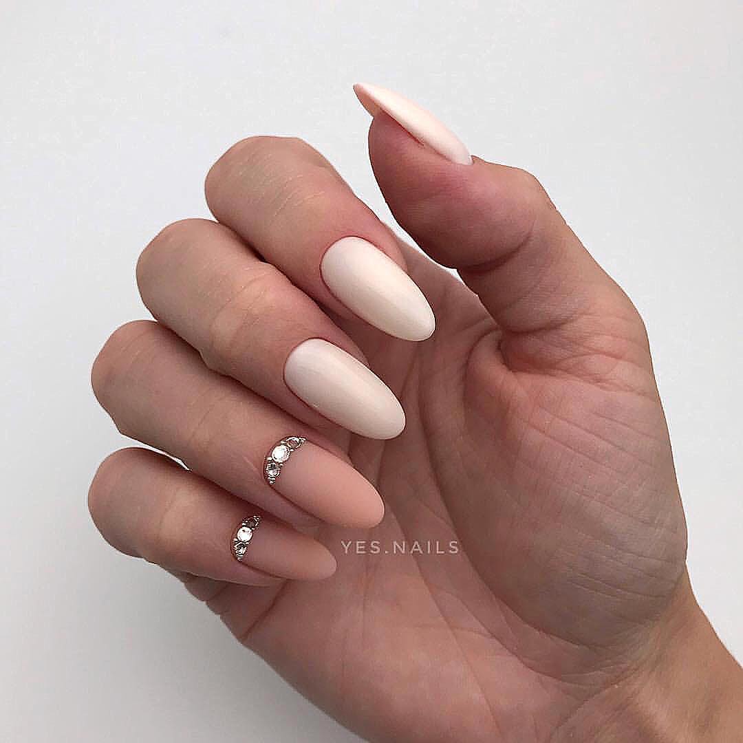 50+ Gorgeous Almond Acrylic Nails You Won't Resist img 42