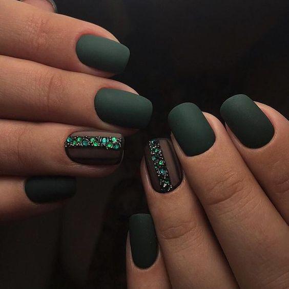 50+ The Best Winter Nail Art Design Ideas img 29