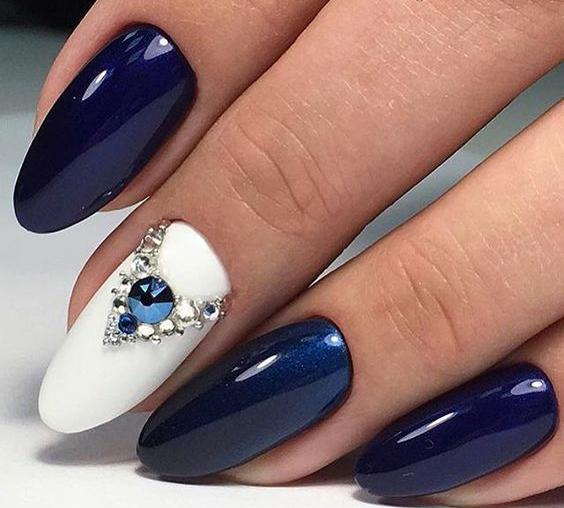 50+ The Best Winter Nail Art Design Ideas img 35