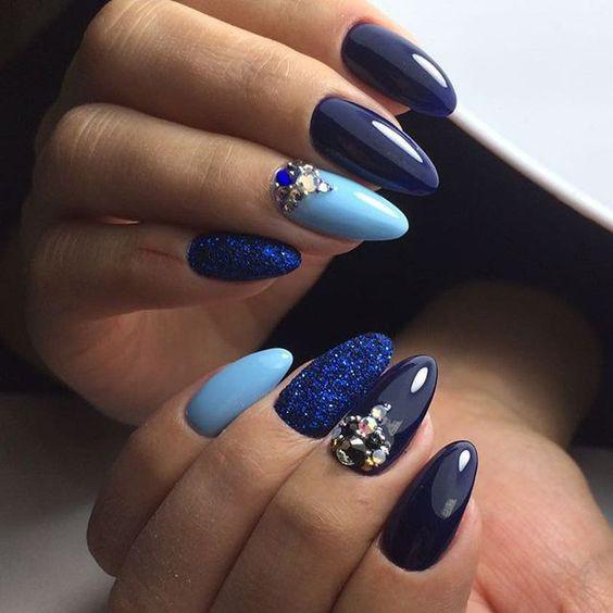 50+ The Best Winter Nail Art Design Ideas img 36