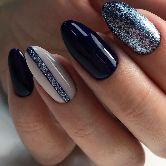 50+ The Best Winter Nail Art Design Ideas img 45