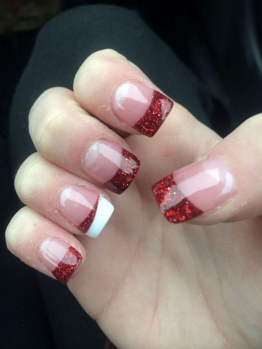 75+ Festive Christmas Red Nail Art Ideas img 11