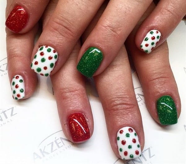 75+ Festive Christmas Red Nail Art Ideas img 29