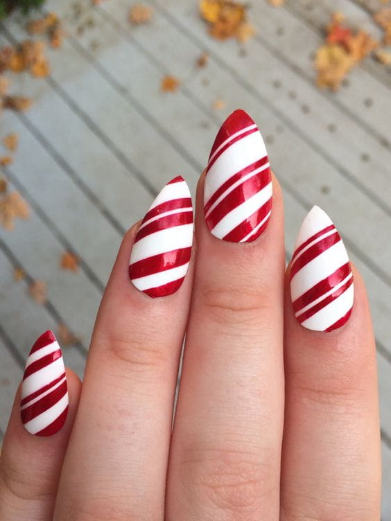 75+ Festive Christmas Red Nail Art Ideas img 33