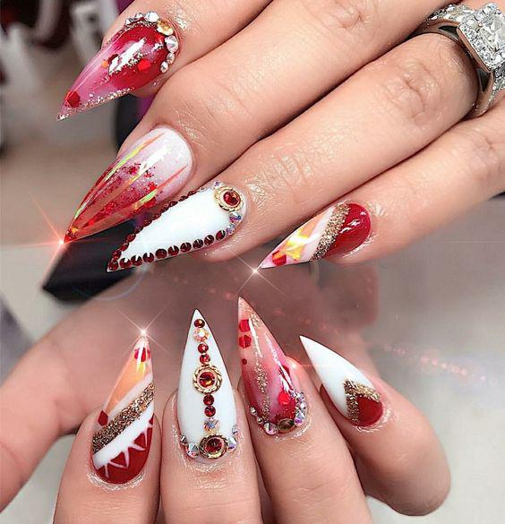 75+ Festive Christmas Red Nail Art Ideas img 35