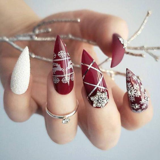 75+ Festive Christmas Red Nail Art Ideas img 37