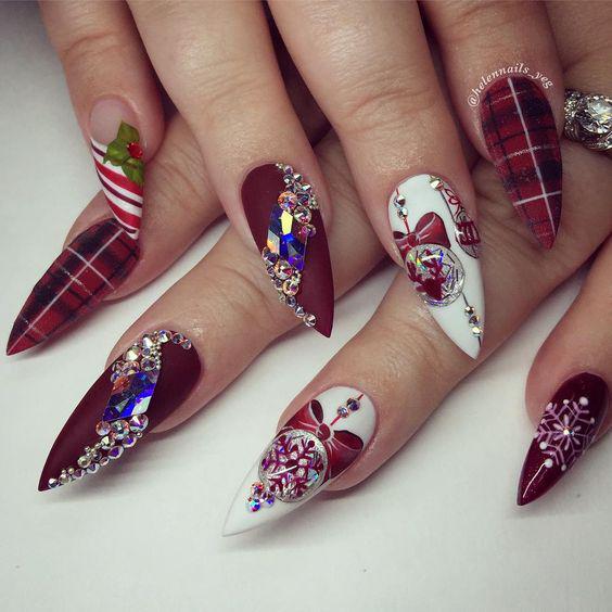 75+ Festive Christmas Red Nail Art Ideas img 44