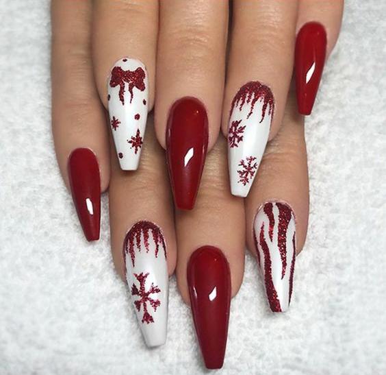 75+ Festive Christmas Red Nail Art Ideas img 48