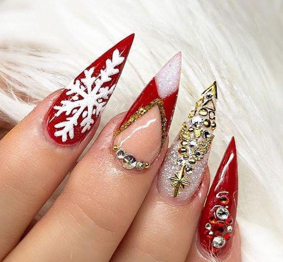 75+ Festive Christmas Red Nail Art Ideas img 50