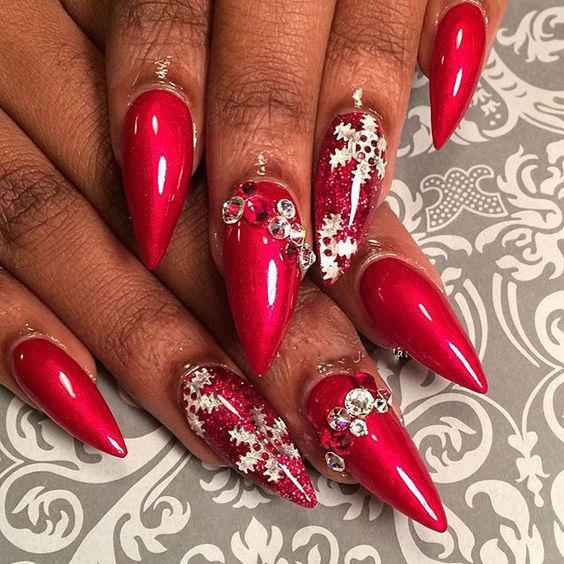 75+ Festive Christmas Red Nail Art Ideas img 51