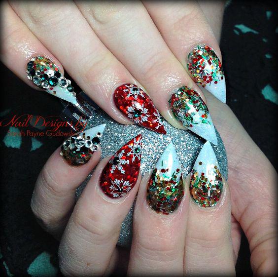 75+ Festive Christmas Red Nail Art Ideas img 58