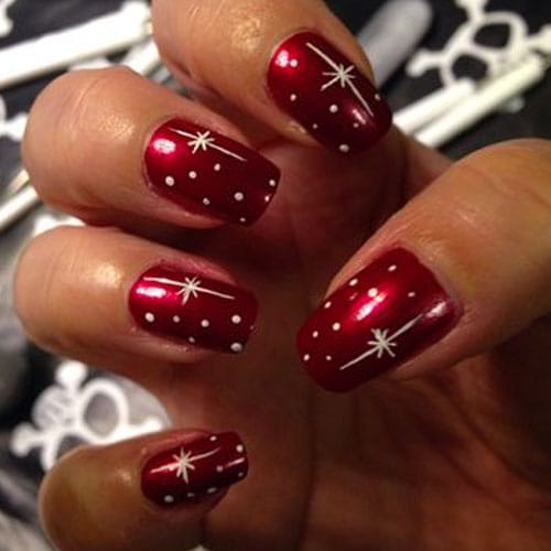 75+ Festive Christmas Red Nail Art Ideas img 69