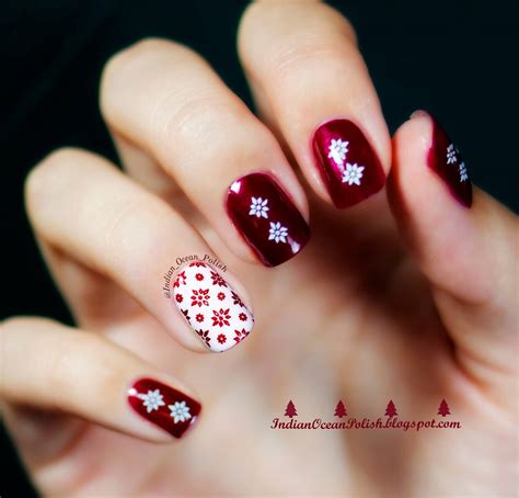 75+ Festive Christmas Red Nail Art Ideas img 74