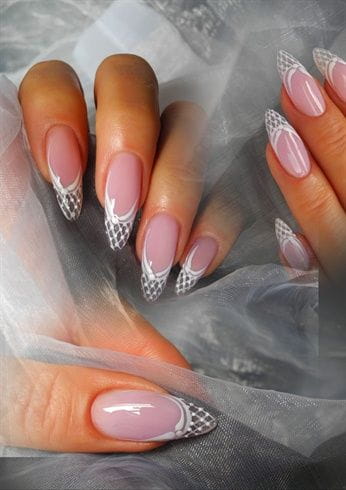 60+ Cool Stiletto Nails Designs To Try img 40