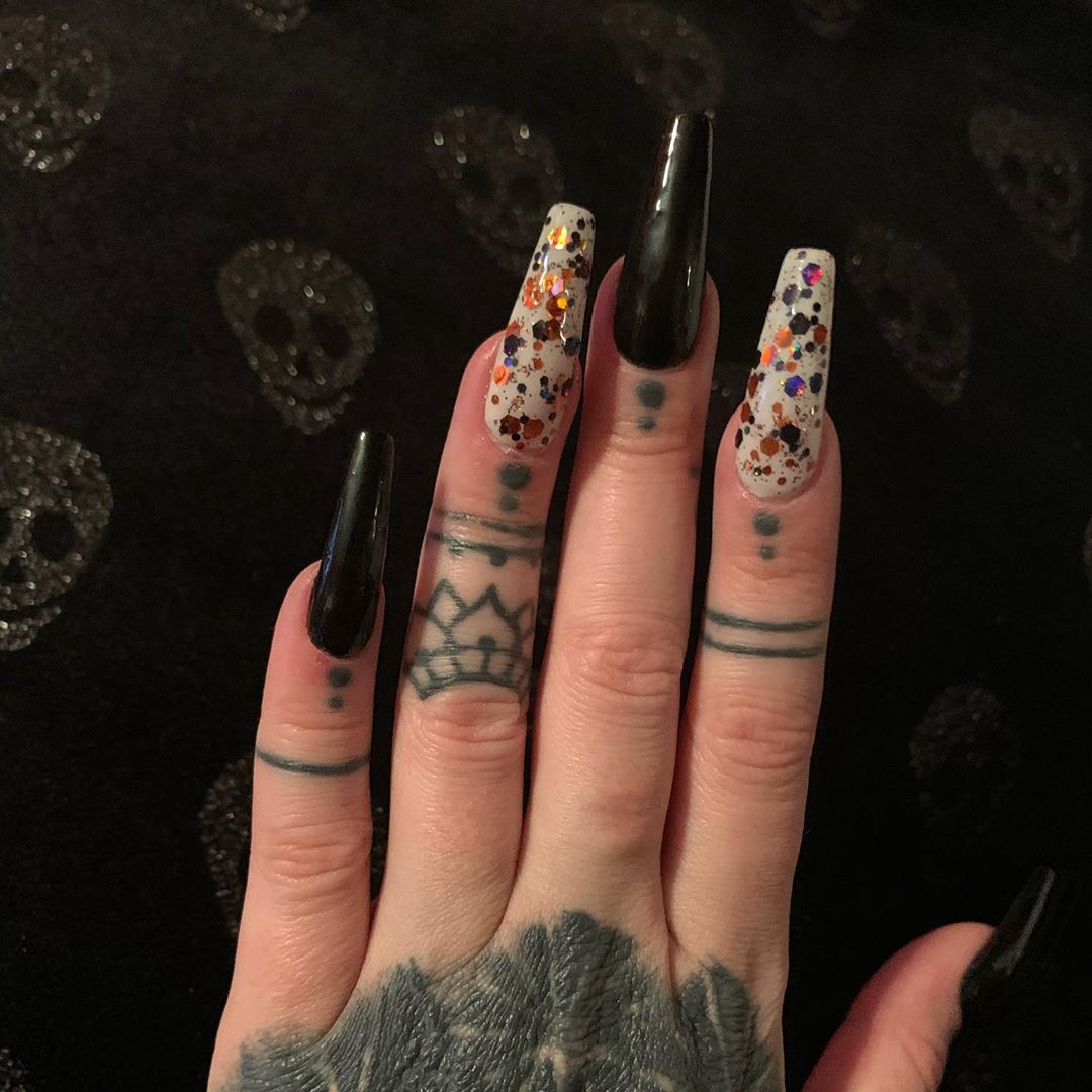 100+ Halloween Manicures You Need to See (and Try) images 10