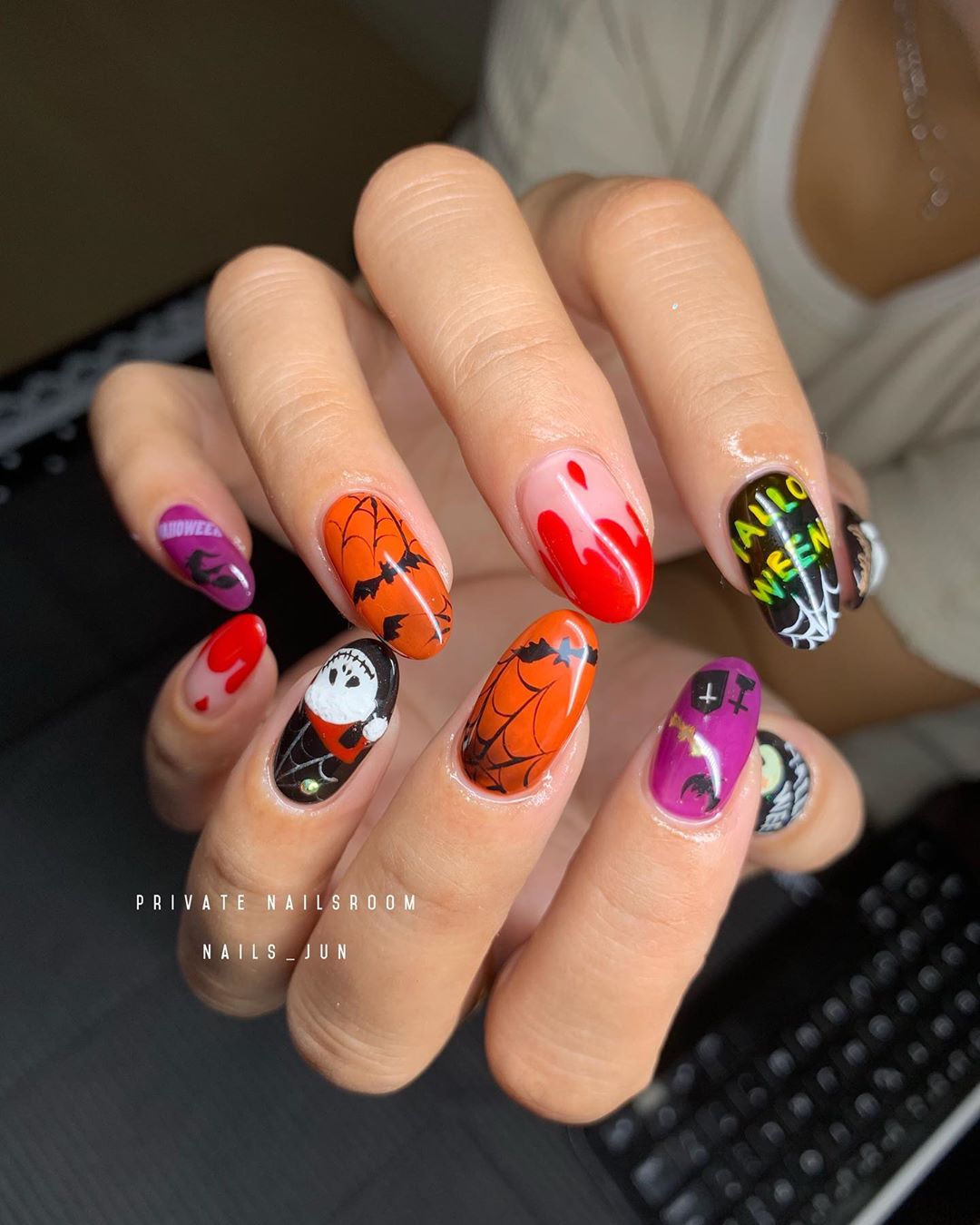 100+ Halloween Manicures You Need to See (and Try) images 11