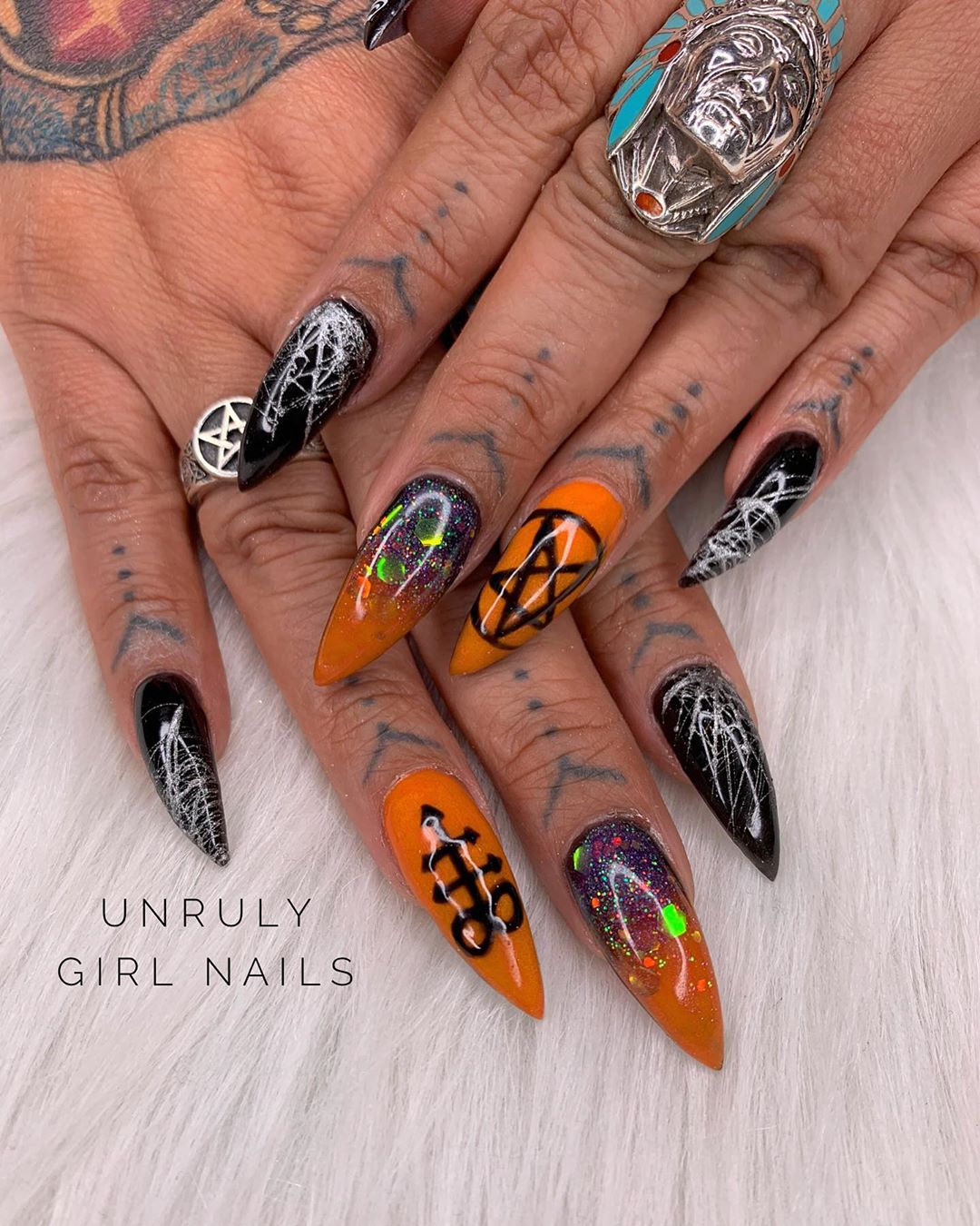 100+ Halloween Manicures You Need to See (and Try) images 14