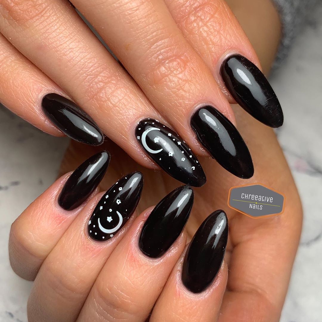 100+ Halloween Manicures You Need to See (and Try) images 16