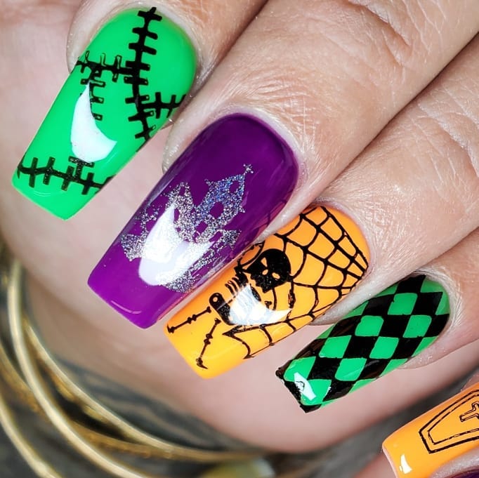 100+ Halloween Manicures You Need to See (and Try) images 17