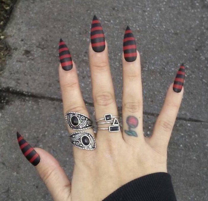 100+ Halloween Manicures You Need to See (and Try) images 20