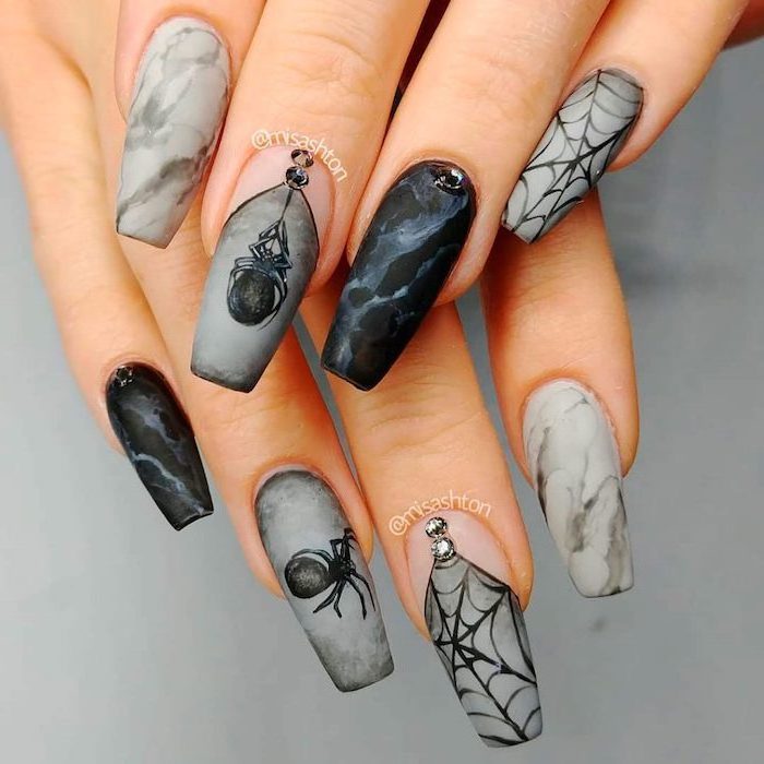 100+ Halloween Manicures You Need to See (and Try) images 22