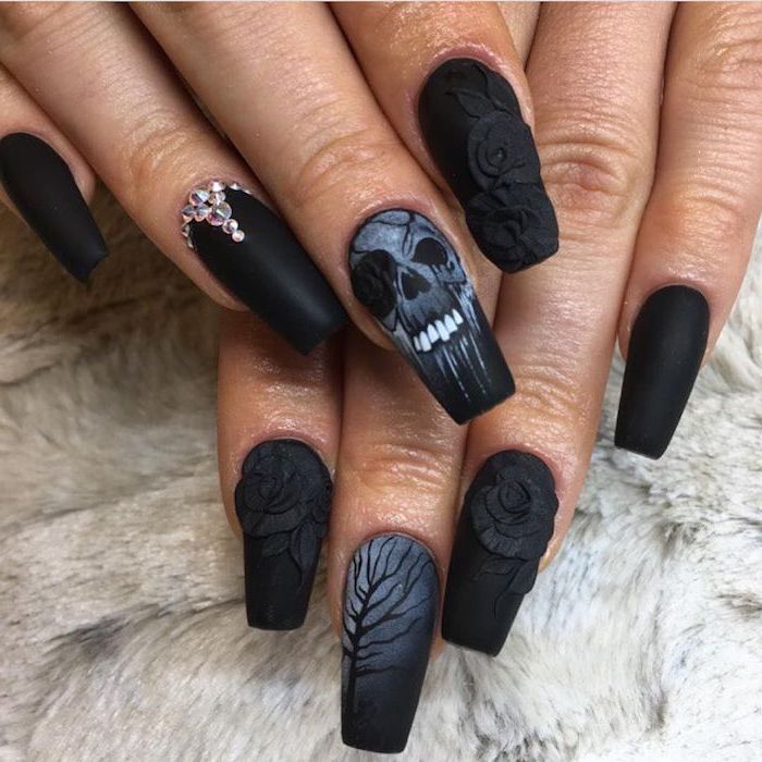 100+ Halloween Manicures You Need to See (and Try) images 26