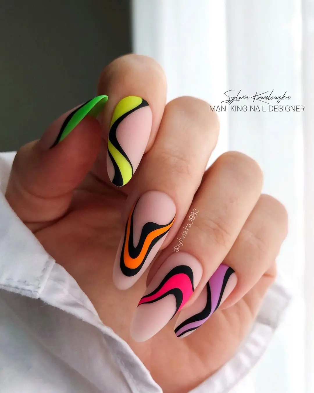 100+ Fall Nail Designs To Try This Autumn (Fall 2024) images 16