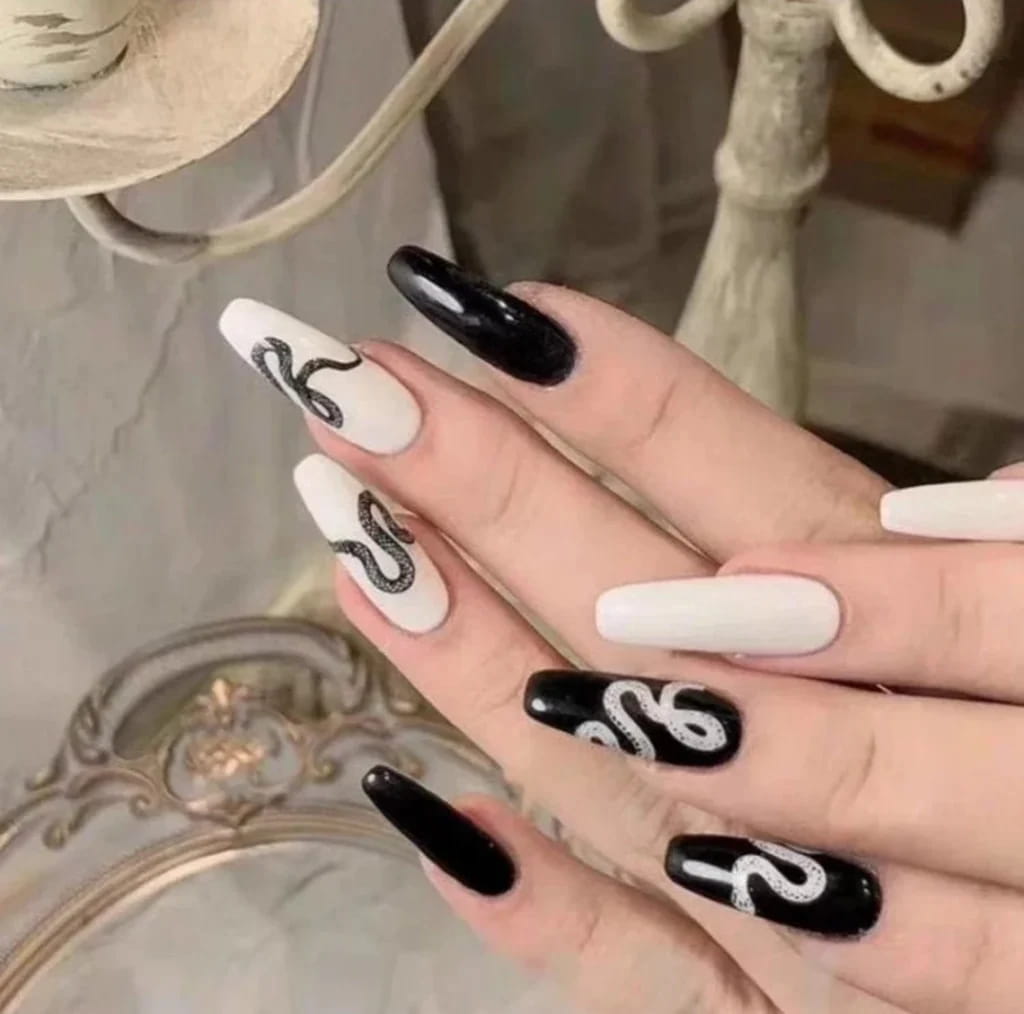 70+ Cool Halloween Nail Ideas Of 2024 images 44