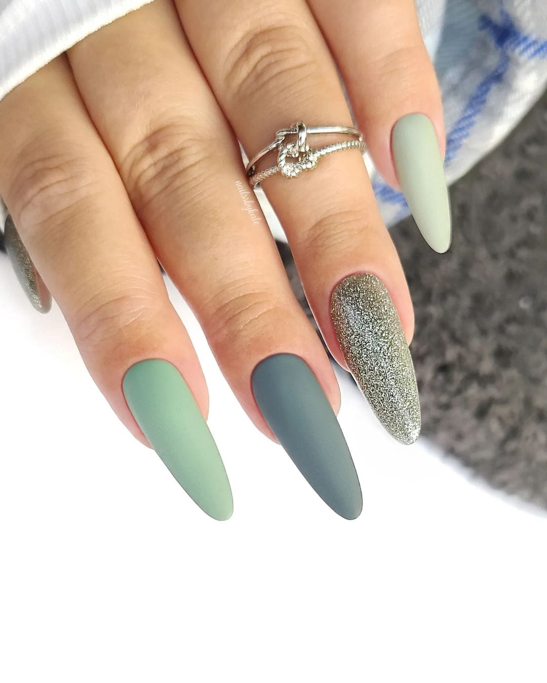 100+ Best Winter Nail Ideas And Designs To Try images 12