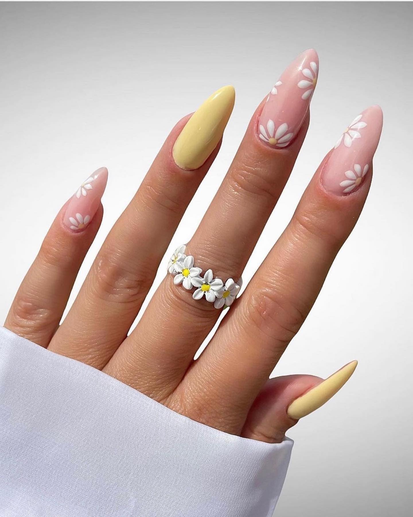 100 Pretty Spring Nail Designs To Try This Year images 3