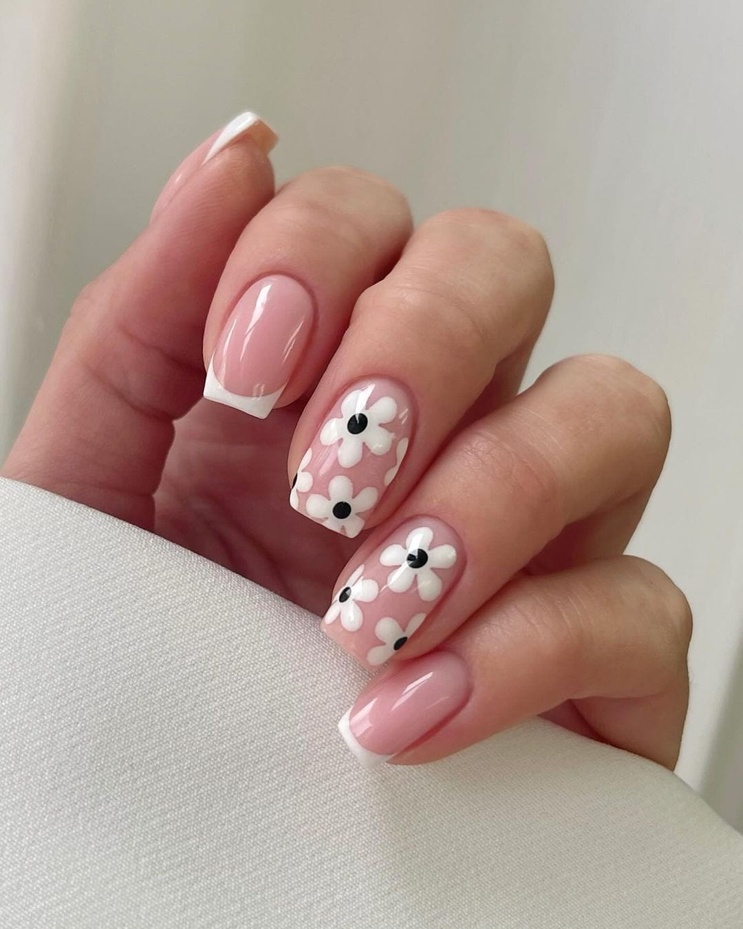 100 Pretty Spring Nail Designs To Try This Year images 64