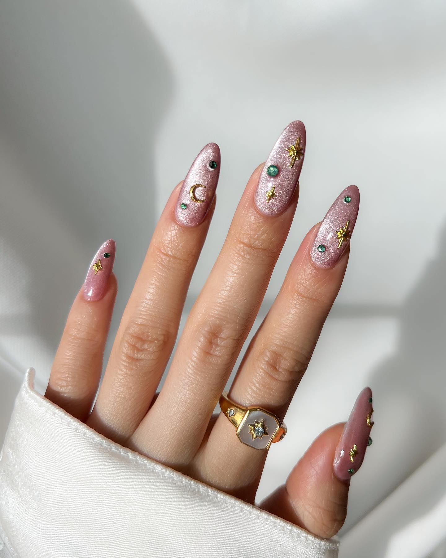 100 Pretty Spring Nail Designs To Try This Year images 93