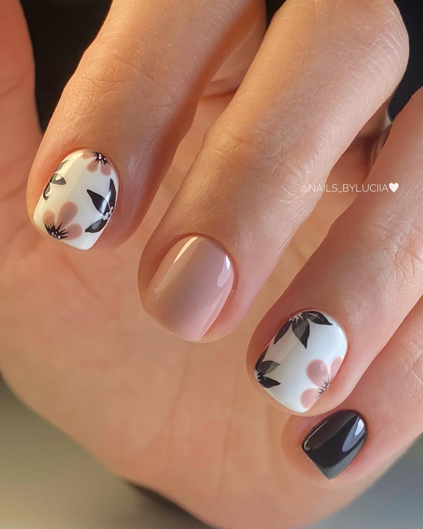 100+ Short Nail Designs You’ll Want To Try This Year images 10