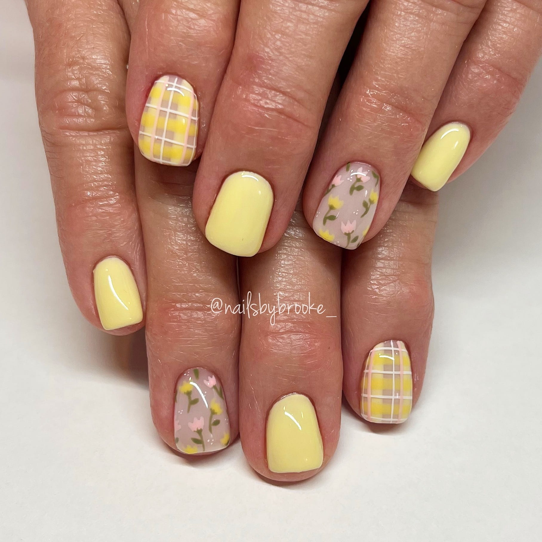 100+ Short Nail Designs You’ll Want To Try This Year images 64