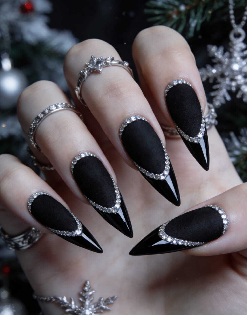 40+ Breathtaking Christmas Nails 2025: Festive Manicure Ideas That Look Expensive images 4