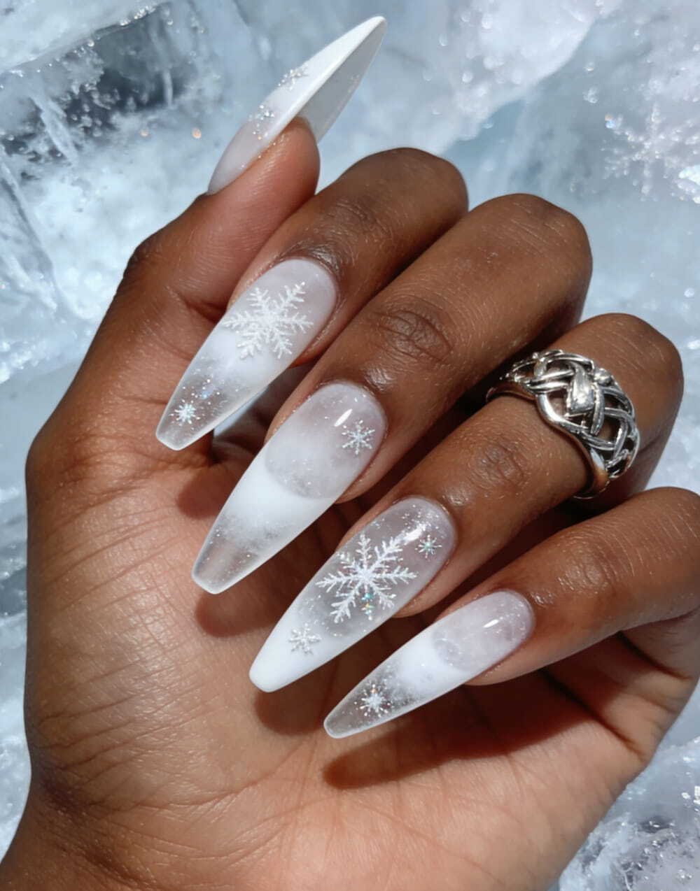 40+ Breathtaking Christmas Nails 2025: Festive Manicure Ideas That Look Expensive images 5