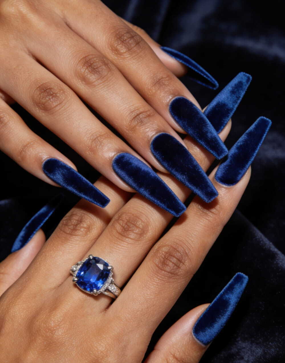 40+ Breathtaking Christmas Nails 2025: Festive Manicure Ideas That Look Expensive images 11