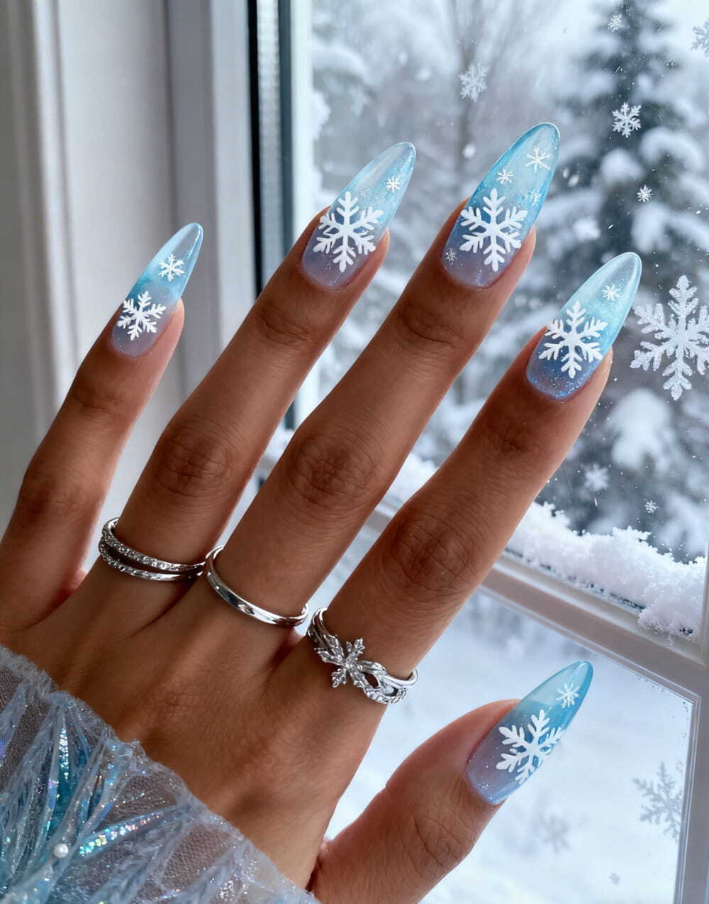 40+ Breathtaking Christmas Nails 2025: Festive Manicure Ideas That Look Expensive images 13