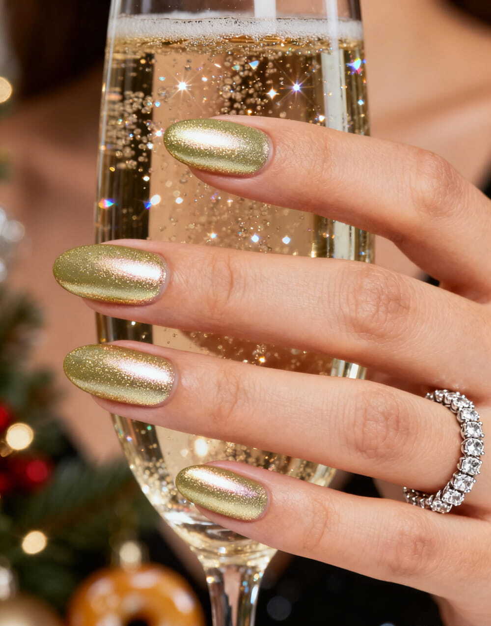 40+ Breathtaking Christmas Nails 2025: Festive Manicure Ideas That Look Expensive images 16